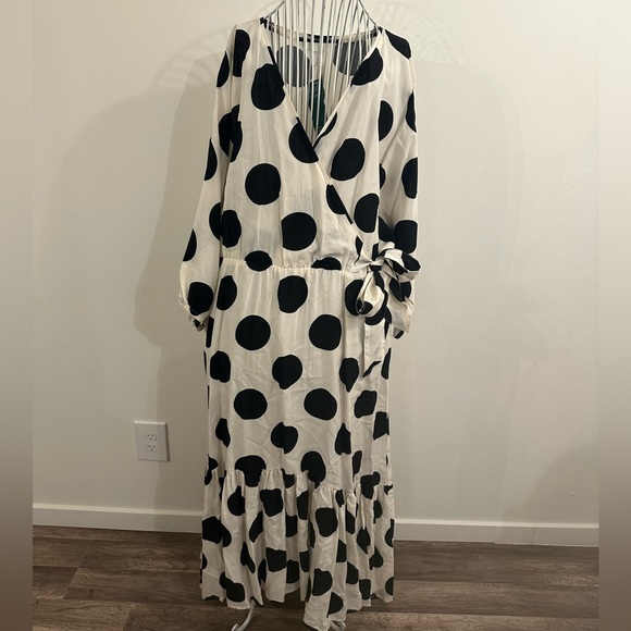 H&M Dresses & Skirts - H&M POLKA DOT DRESS